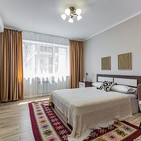 2 Room Apartment In The Center Almaty Exterior photo